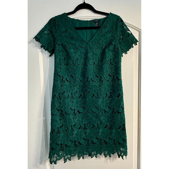 Ann Taylor Factory Dresses & Skirts - Ann Taylor Factory Lace‎ Shift Dress Womens 4P Emerald Green Floral V-Neck